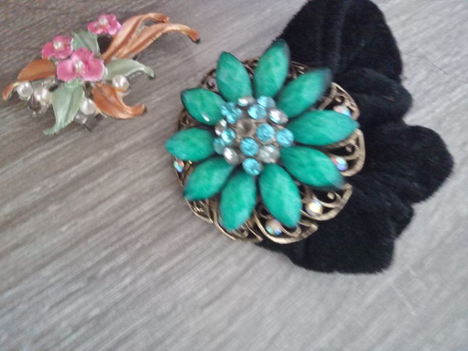 Брошь, заколка для волос