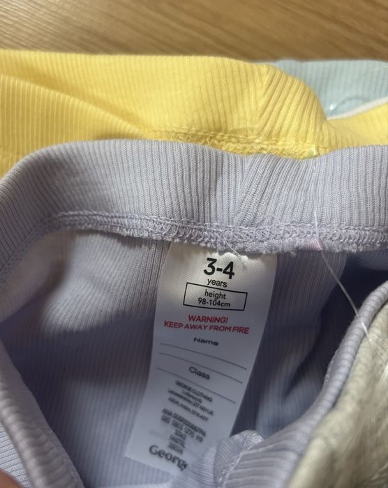 Prążkowane legginsy dziewczęce George. 5 szt.