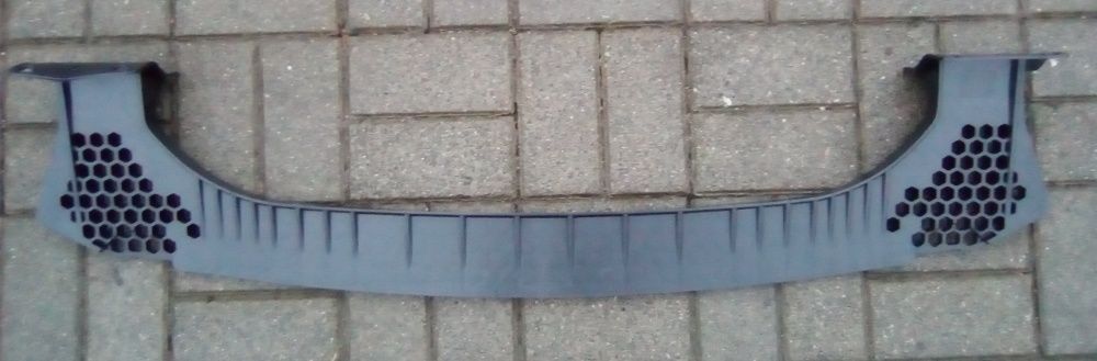 HYUNDAI IX35 belka dolna zderzaka plaster miodu