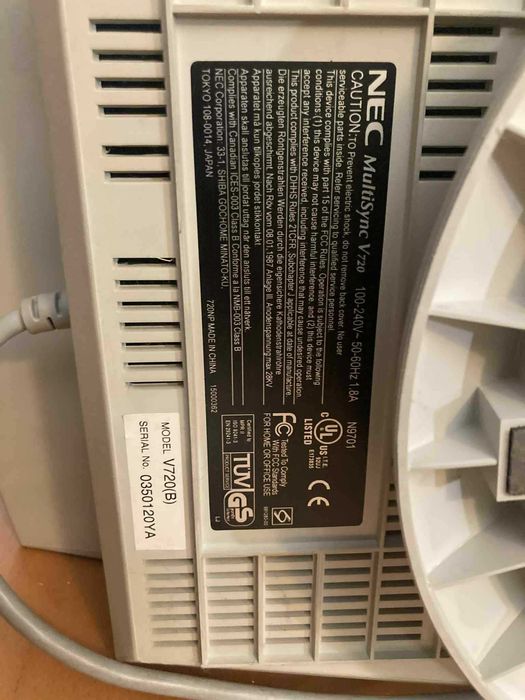 Monitor CRT 17" NEC MultiSync V720 retro gaming