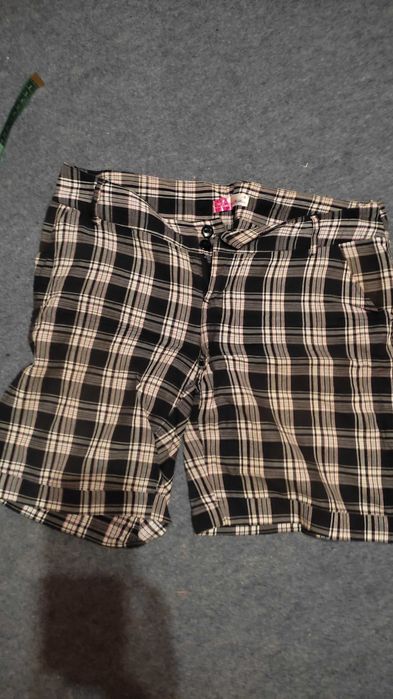 Spodenki w kratkę damskie