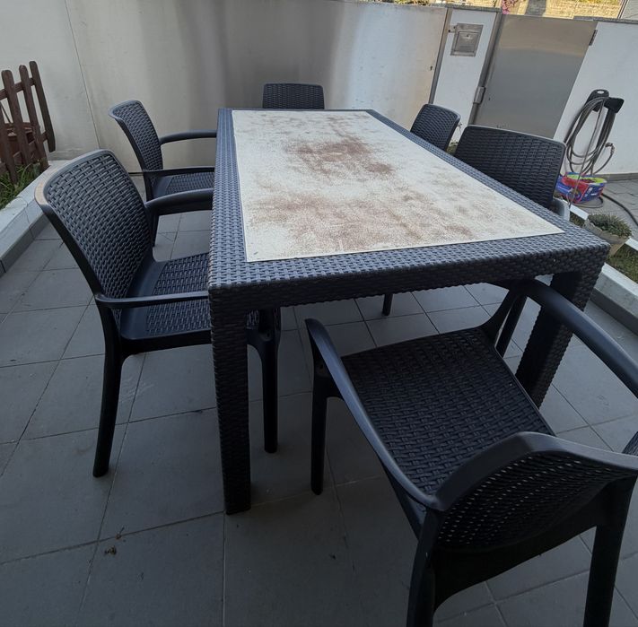 Mesa e 6 cadeiras de exterior