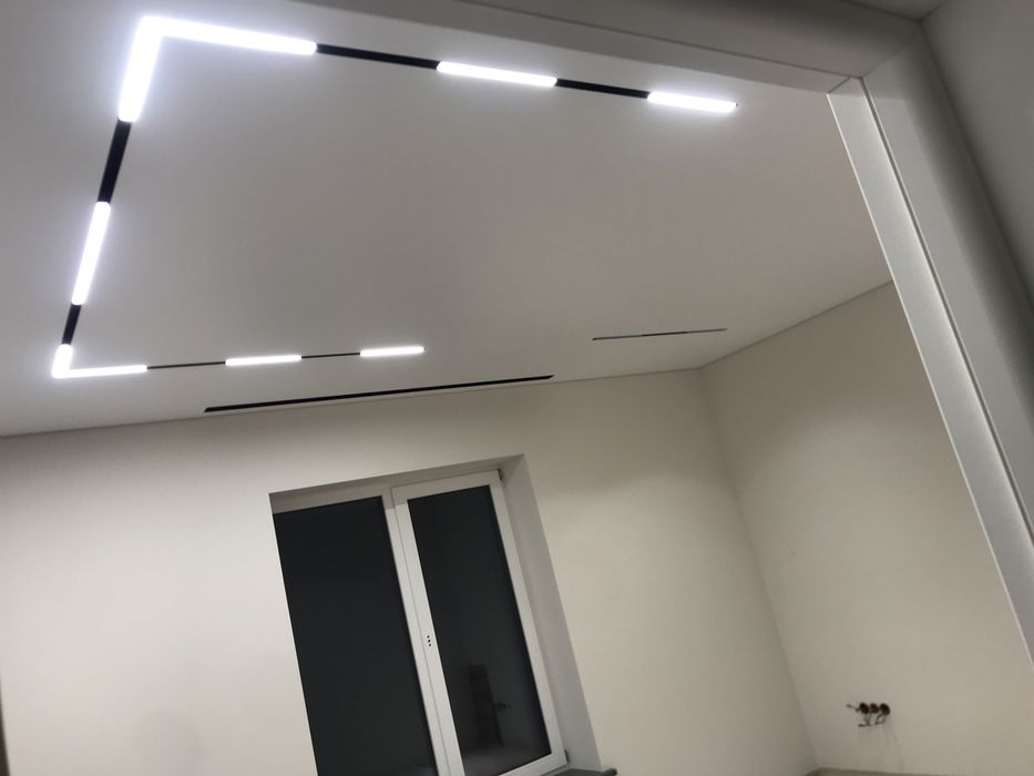 Натяжні стелі, треки, лед підсвітки, карнизи