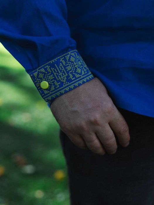 Вишиванка чоловіча з гербом України