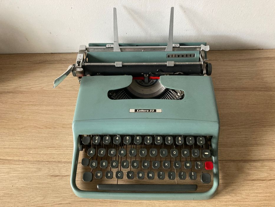 Máquina de escrever  **  Olivetti 22