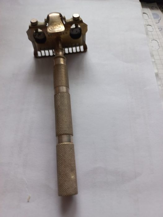 Zabytkowy zestaw do golenia marki Paul Müller z Solingen