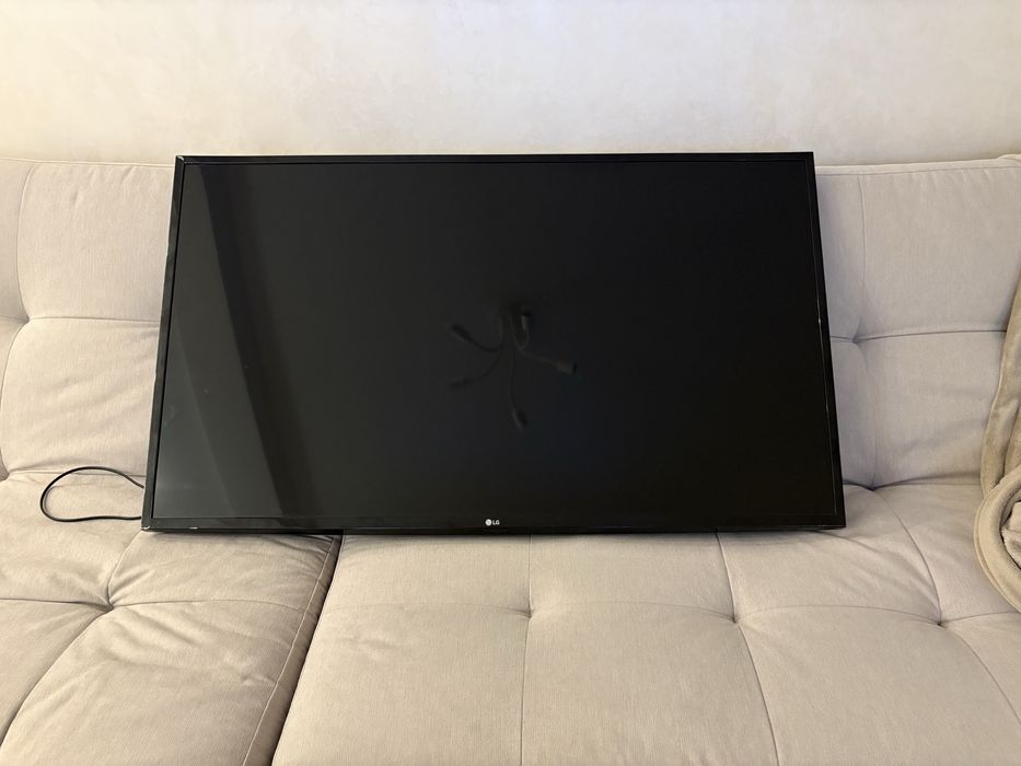 Срочно прода телевизор LG