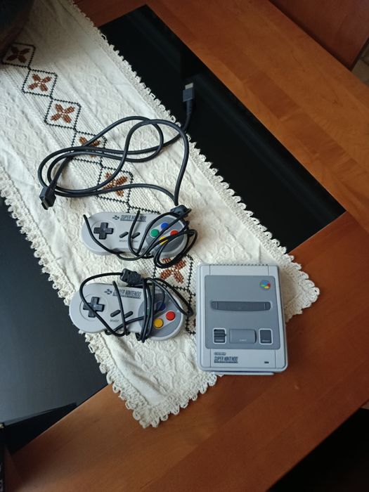 Nintendo Classic Mini: Super Nintendo (SNES) – Com Caixa Original + 2