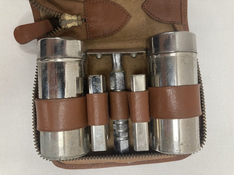 Estojo ou Kit Viagem de Homem, Vintage
