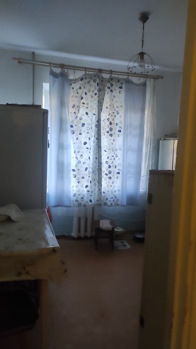 Продам квартиру 3 кмн частично с мебелью. Крытый рынок.