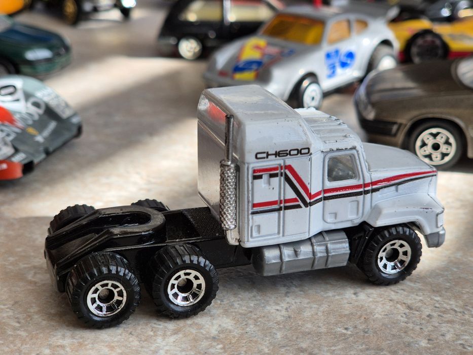 Resorak Model MATCHBOX MACK CH600 rok 1990 skala 1:97 unikat kolekcja