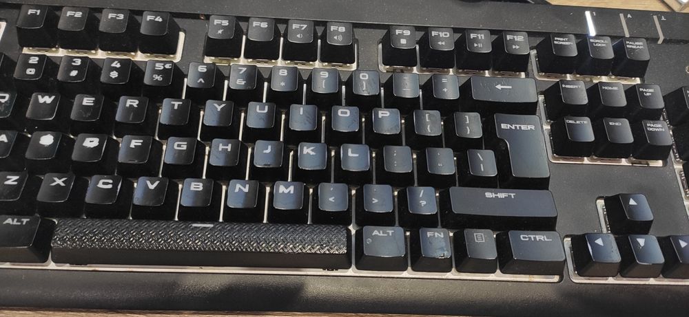 Клавиатура Corsair Strafe RGB