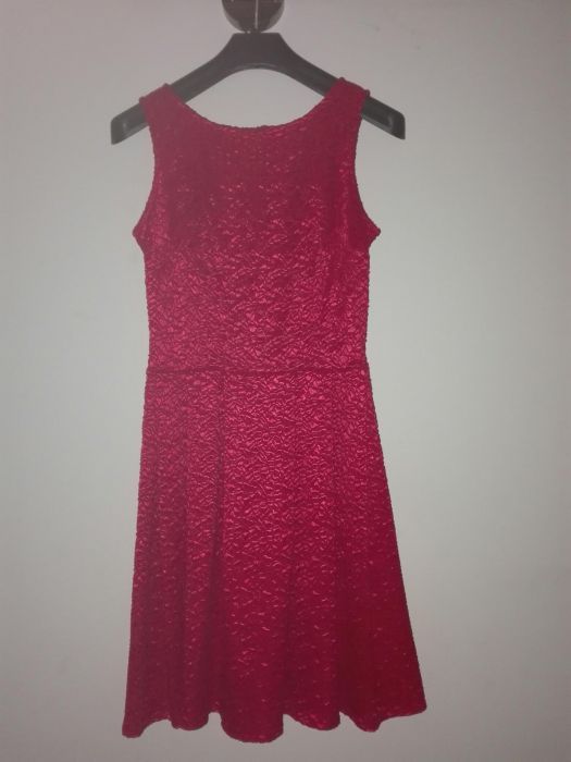 Sukienka czerwona rozkloszowana