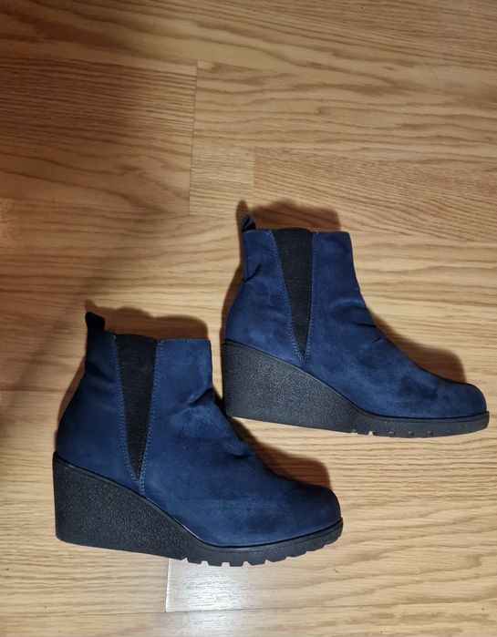 Śliczne zamszowe zimowe botki buty Alley. Rozmiar 39