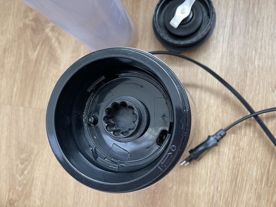 Mini liquidificadora com 2 copos