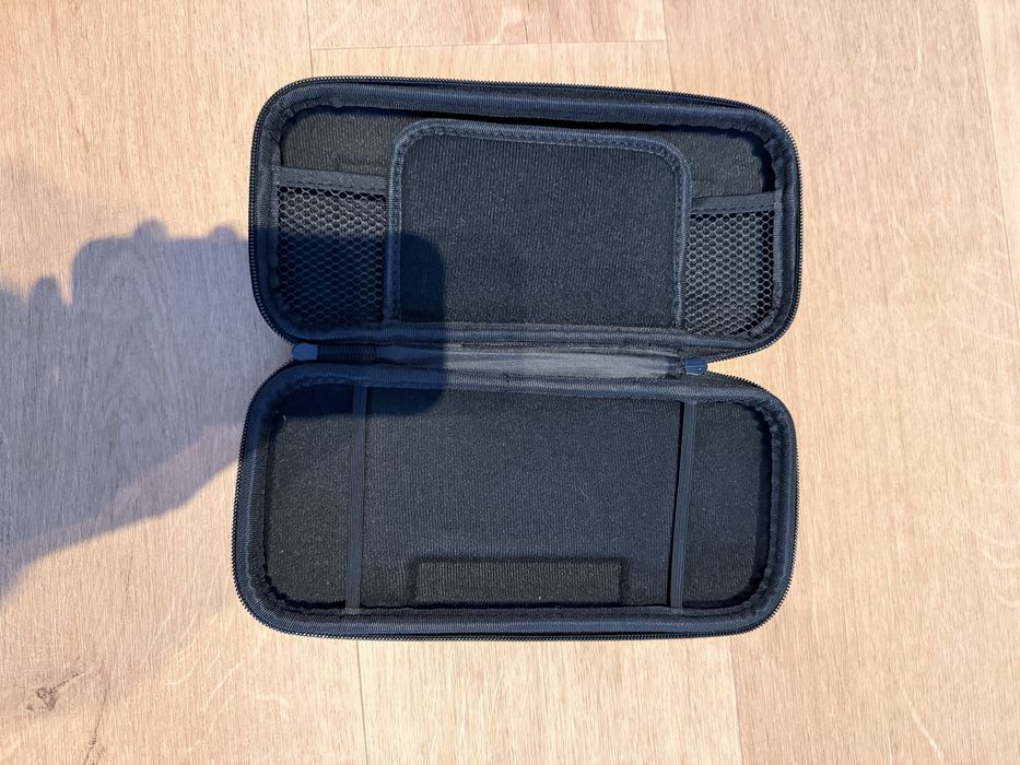 Case etui na Nintendo switch jak nowe z drobną rysą