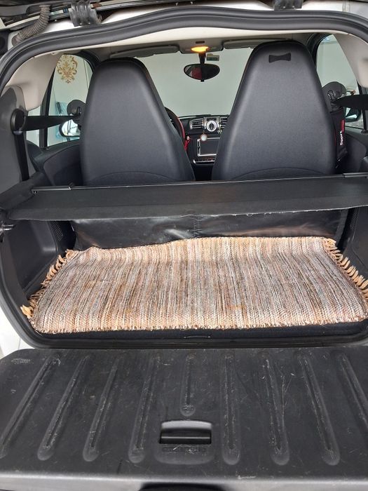 Smat cor branco com pneus em bom estado