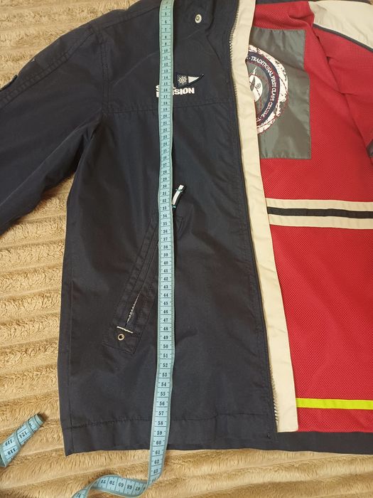 Куртка , вітрівка.