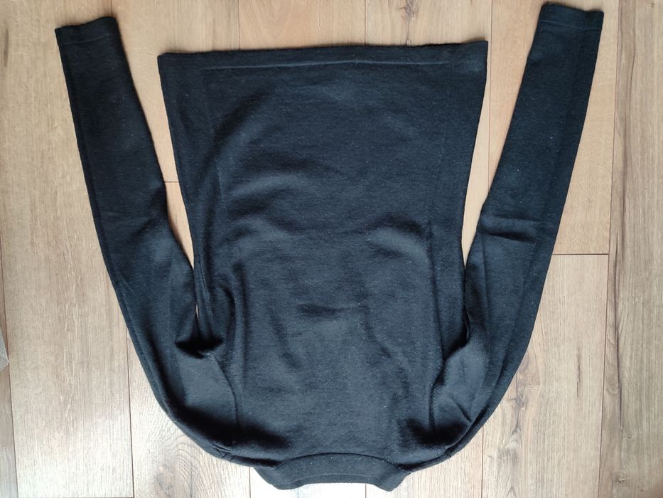 Czarny gładki sweter z dekoltem S 36 GAS