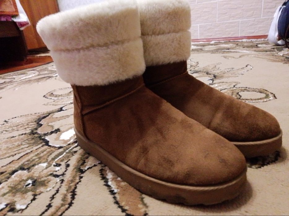 Жіночі коричневі уги