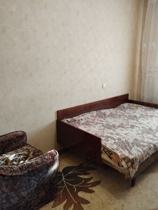 Здається двох кімнатна к- ра, Центр  ,м- в  Леваневського,10 000+ ком