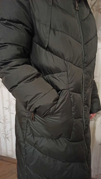 Зимовий  пуховик  50-52 розмір