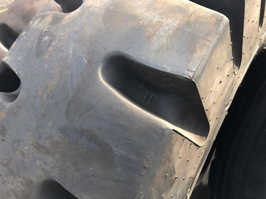 14.00-24 Opony Continental ContiTerminal 90% Bieżnika 14.00r24