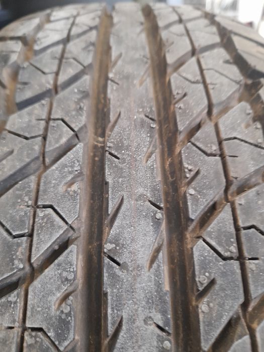 Pneu Dunlop AT20 Grandtrek  245/65/17 como  novo