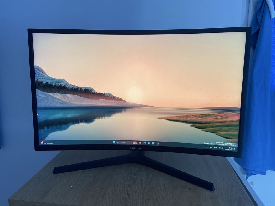 Monitor Samsung C27FG7X de 27 polegadas, 144 Hz, em excelente estado457557081169612800