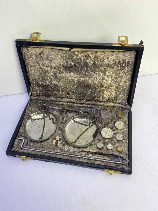 Stara waga jubilerska