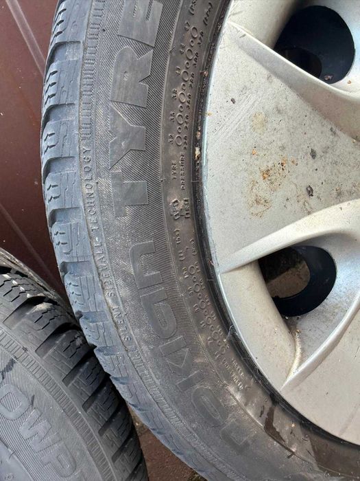 Felgi koła stalowe z oponami zimowymi BMW E90 E91 E92 E81 E87 E82
