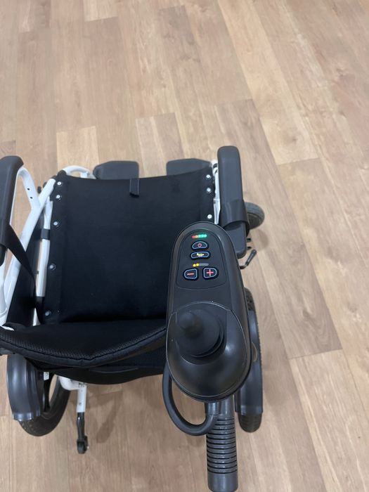 Wozek inwalidzki z napedem elektrycznym