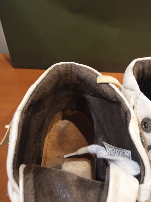 Продам мужские лёгкие кожаные кроссовки сникерсы UGG . Оригинал