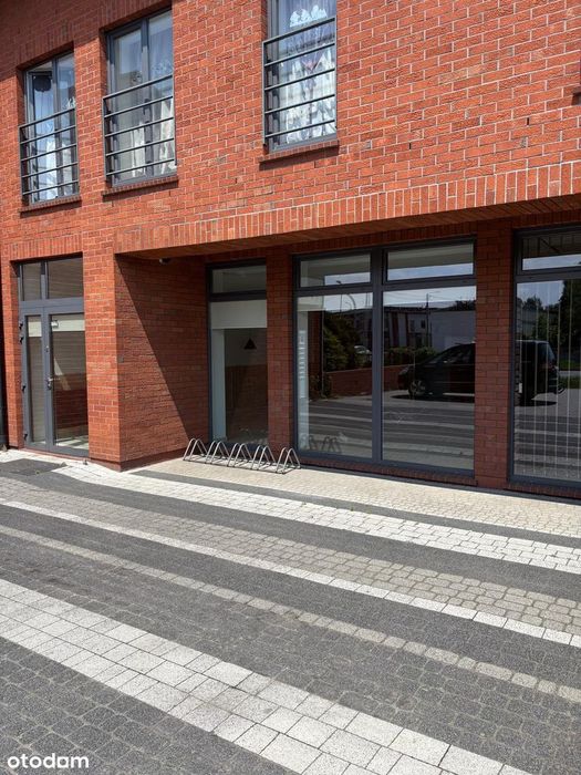 Lokal biurowy na parterze z parkingiem przy głównej ulicy