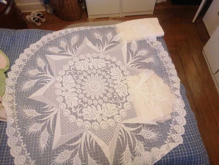Tablecloths and Napkins in Lace and Linen