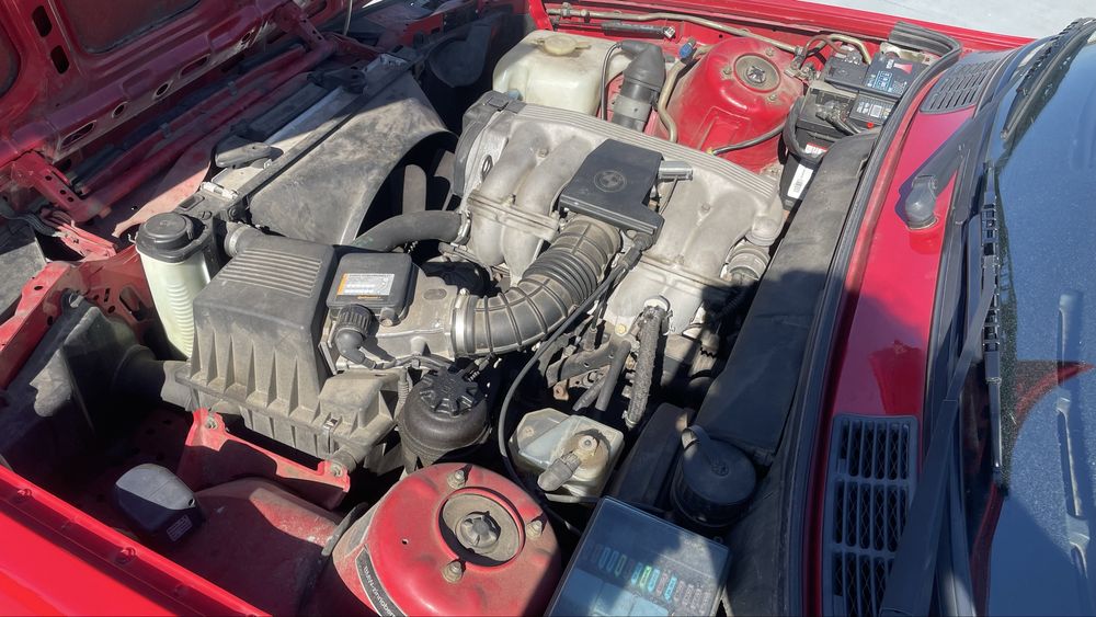 BMW E30 318i baur 34000 zł i sedan na żółtych tablicach 38000 zł