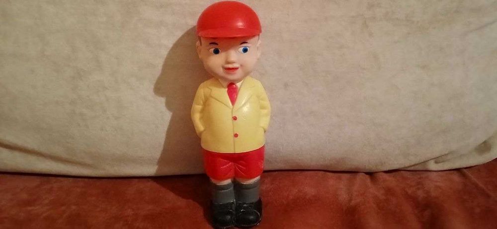 "Писающий мальчик"  игрушка времён СССР (писает,когда опускаешь штаны)