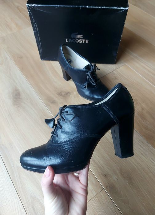 Krótkie botki wiązane, półbuty - Lacoste rozm. 38