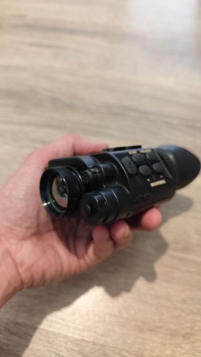 Два тепловизора, один рабочий второй под ремонт .