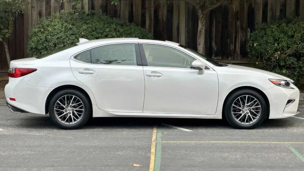 Lexus ES 350      2016