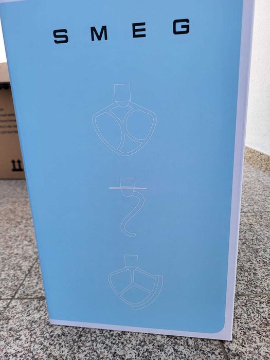 Batedeira SMEG smf05rdeu (vermelha) - nova e selada