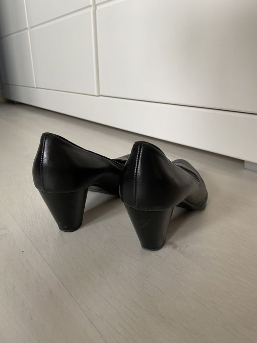 Czarne buty na niskim obcasie skóra naturalna ryłko 36