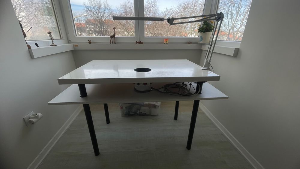 Mesa de manicure com aspirador com luz