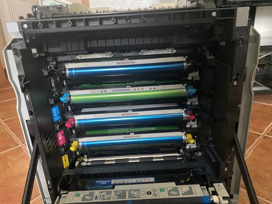 Epson Aculaser C3800DN. Погано друкує. Всього надруковано 40.000 стр