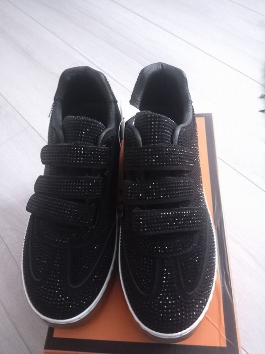 Кросівки жіночі з стразами