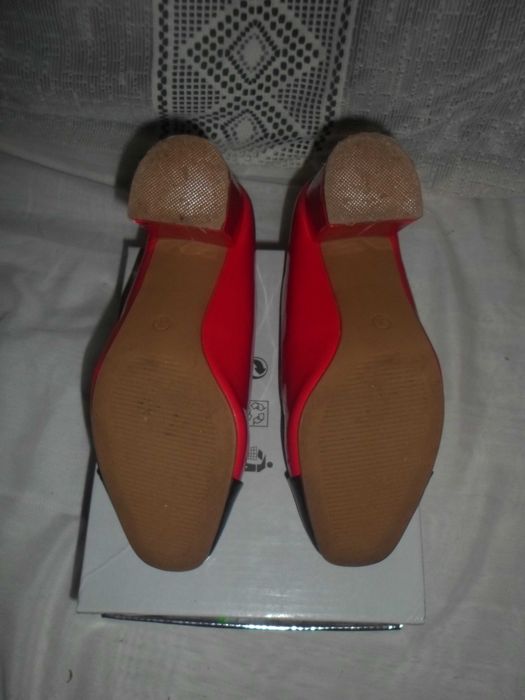 sapatos para senhora  como novos cor vermelho e preto