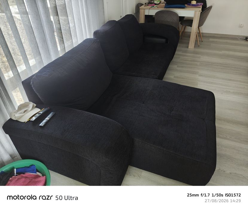 Sofá com chaise-puffs