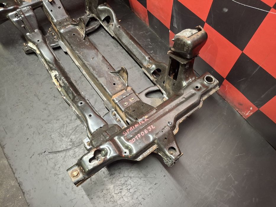 Charriot frente MERCEDES-BENZ Sprinter 3,5-t (906)