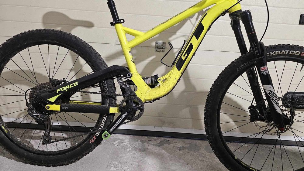 Bicicleta usada marca GT force