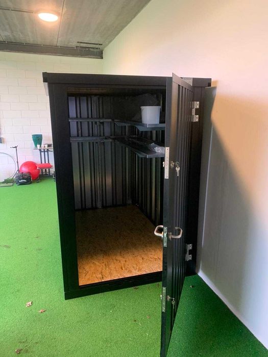 Abrigo de Jardim: Novo e Completo - Chão, Prateleiras, Rampa